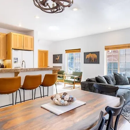 Bright 3Bd Kings Beach Townhome